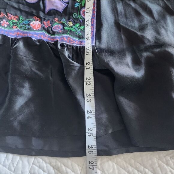 Laura Lees label 100% silk embroidery Mid skirt - Picture 13 of 16